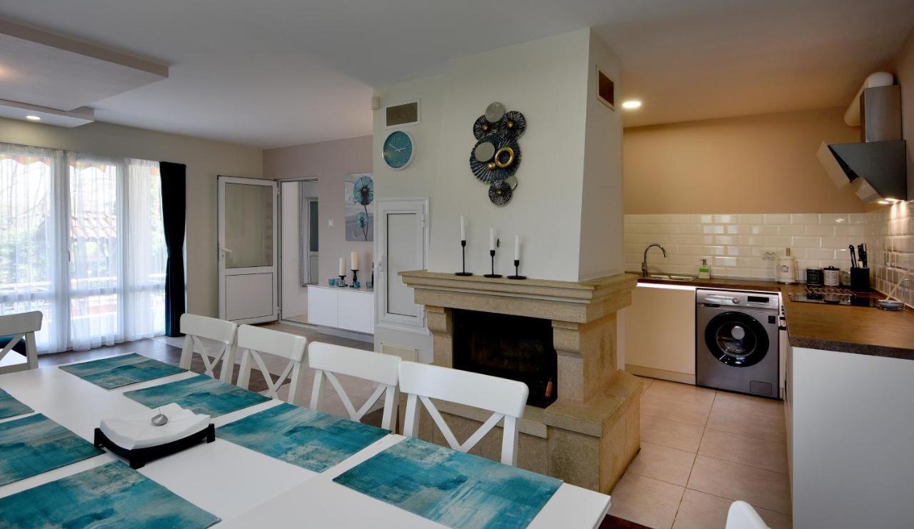 Villa Holiday Balchik Bagian luar foto