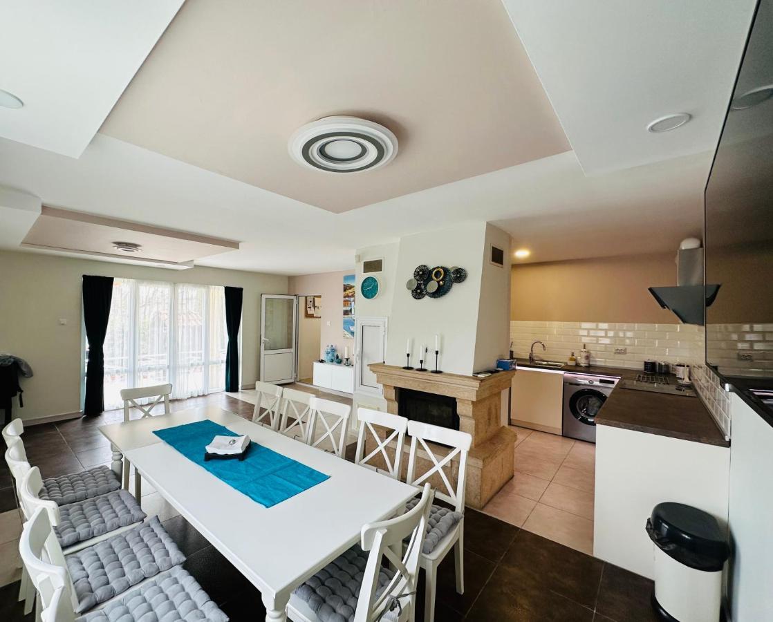 Villa Holiday Balchik Bagian luar foto